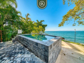 Luxury 3 BR Condo - Beachfront - Multiple Pools